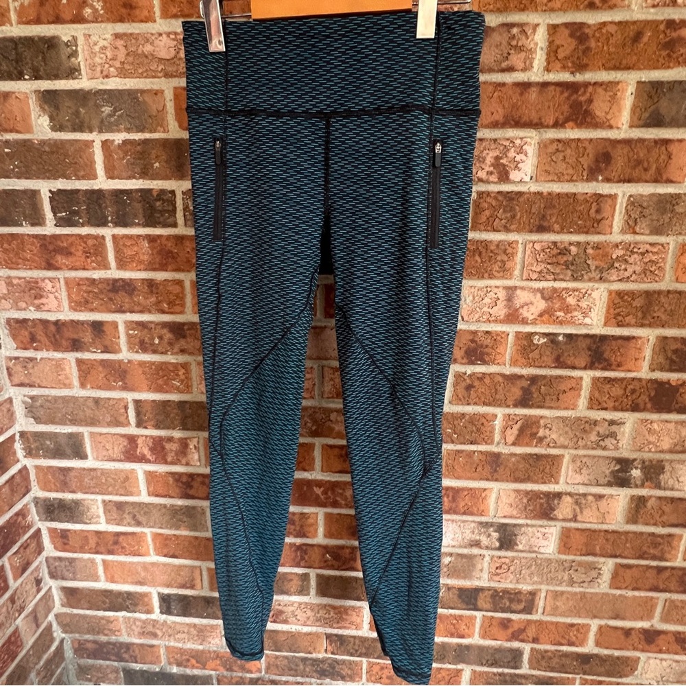 Lululemon Inspire Tight Leggins. EUC Size 8